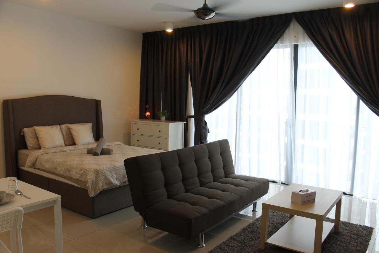 Studio Room Next To Sccc At Trefoil Setia Alam For 2-4 Pax Экстерьер фото